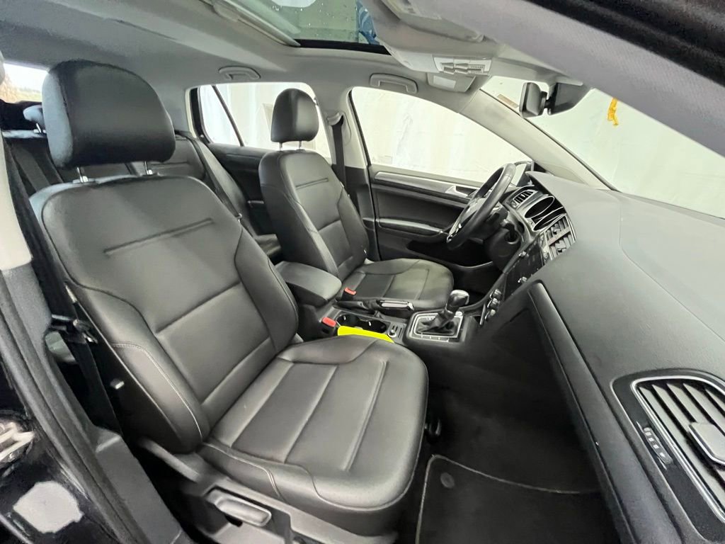 Used 2019 Volkswagen Golf SE w/ Driver Assistance Package image 12