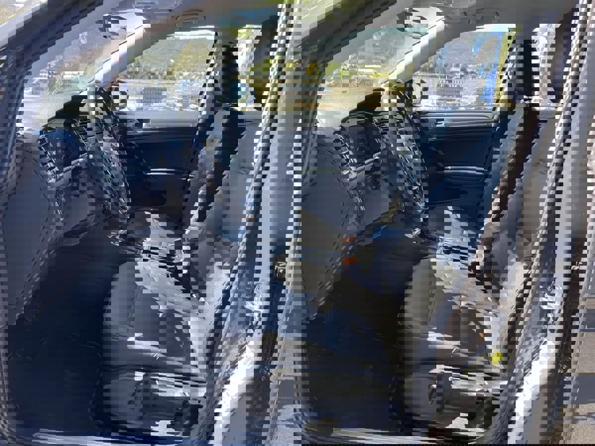 Used 2019 Volkswagen e-Golf SEL Premium image 15