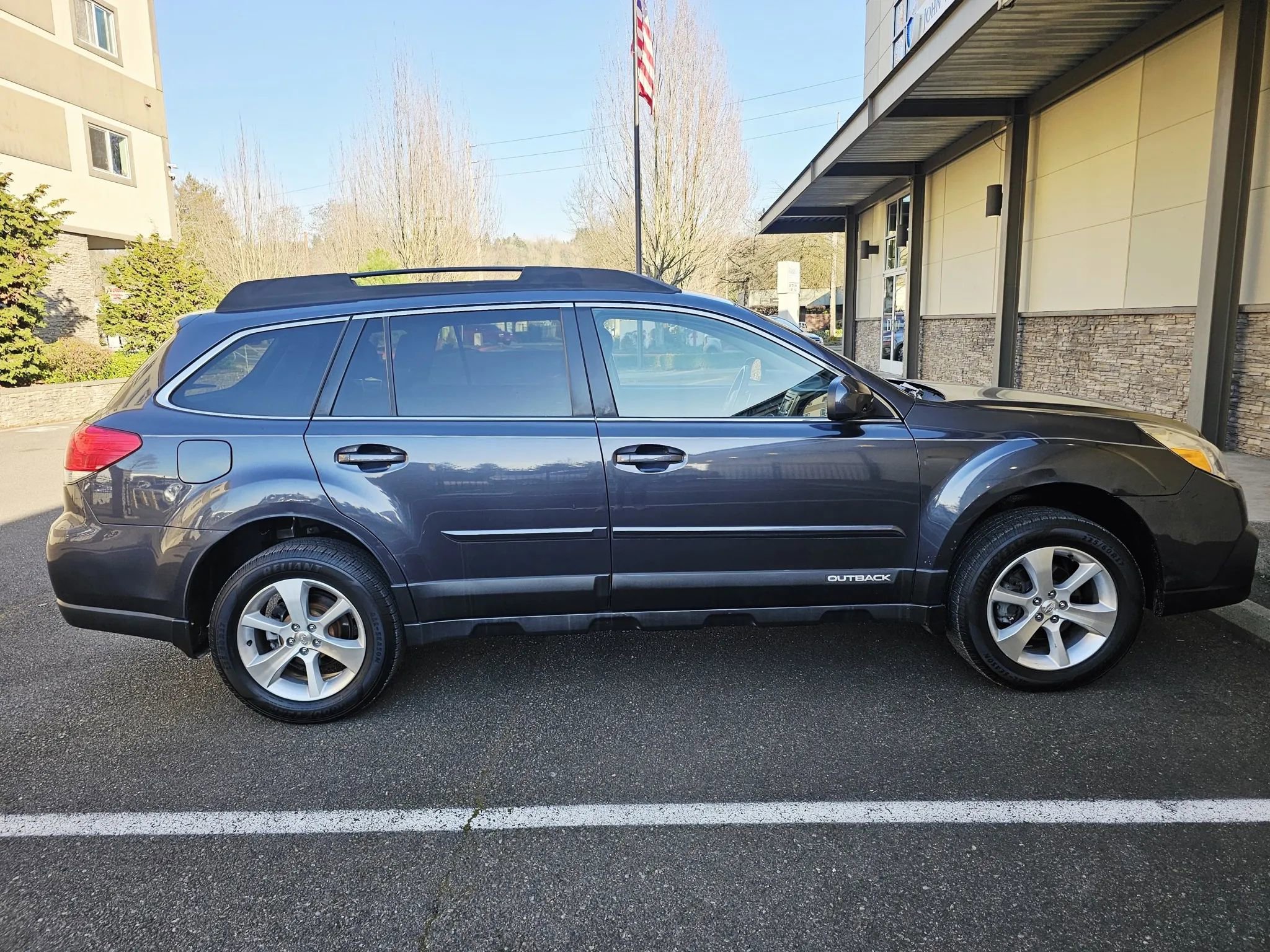 Used 2013 Subaru Outback 2.5i Limited AWD/4WD image 6