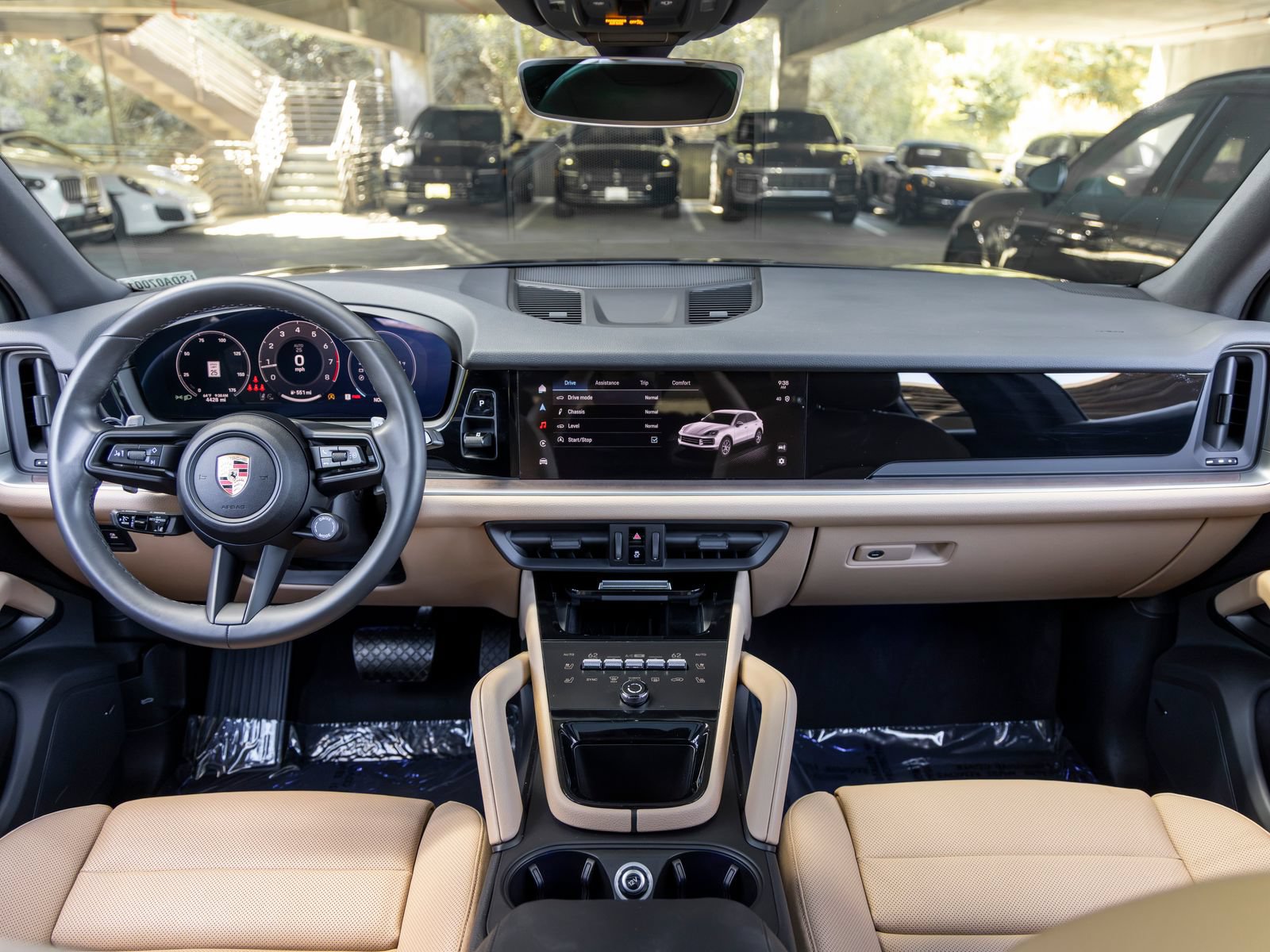 Certified 2025 Porsche Cayenne AWD/4WD image 34