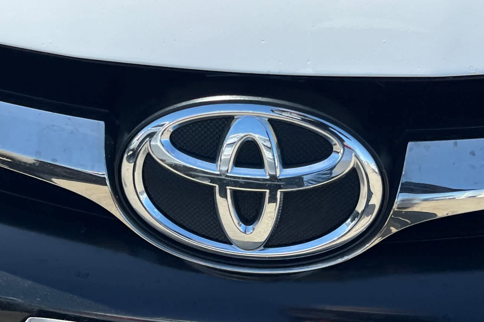 Used 2017 Toyota Camry SE image 13
