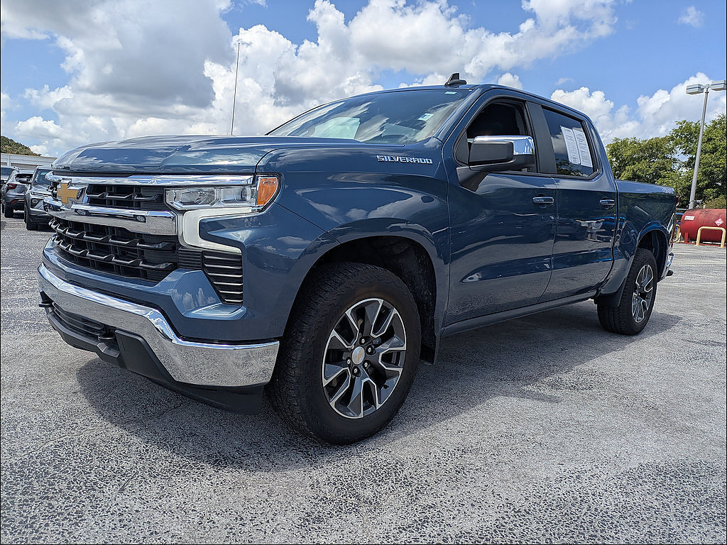 Used 2024 Chevrolet Silverado 1500 LT AWD/4WD image 8