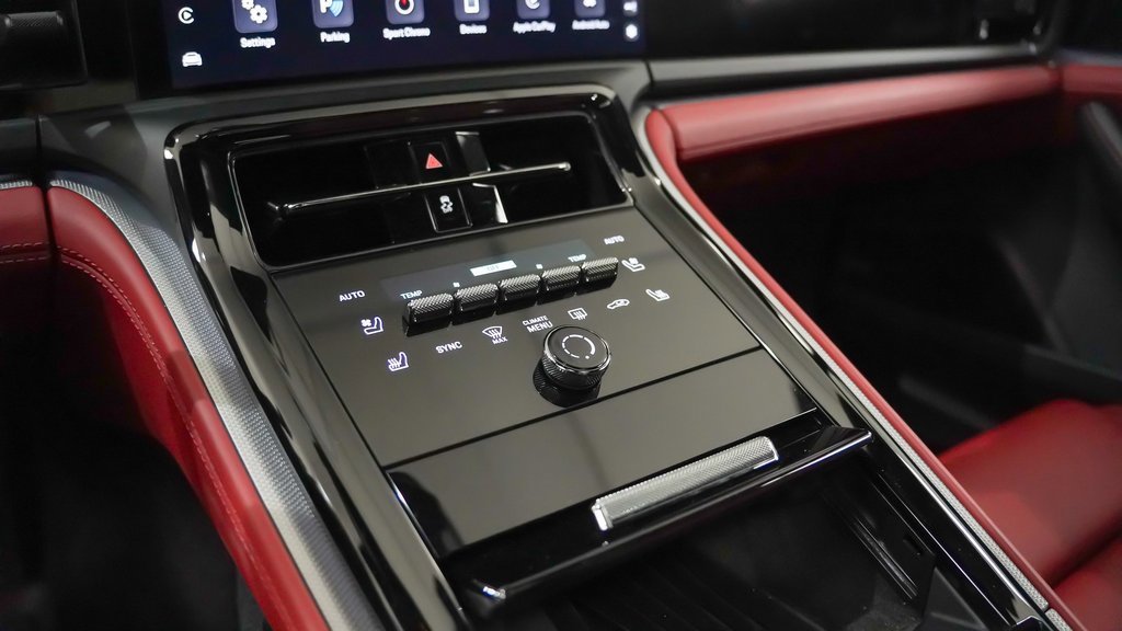 Certified 2025 Porsche Panamera 4 image 33