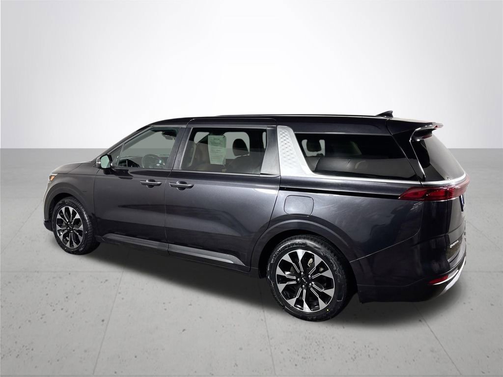 Used 2024 Kia Carnival EX image 9