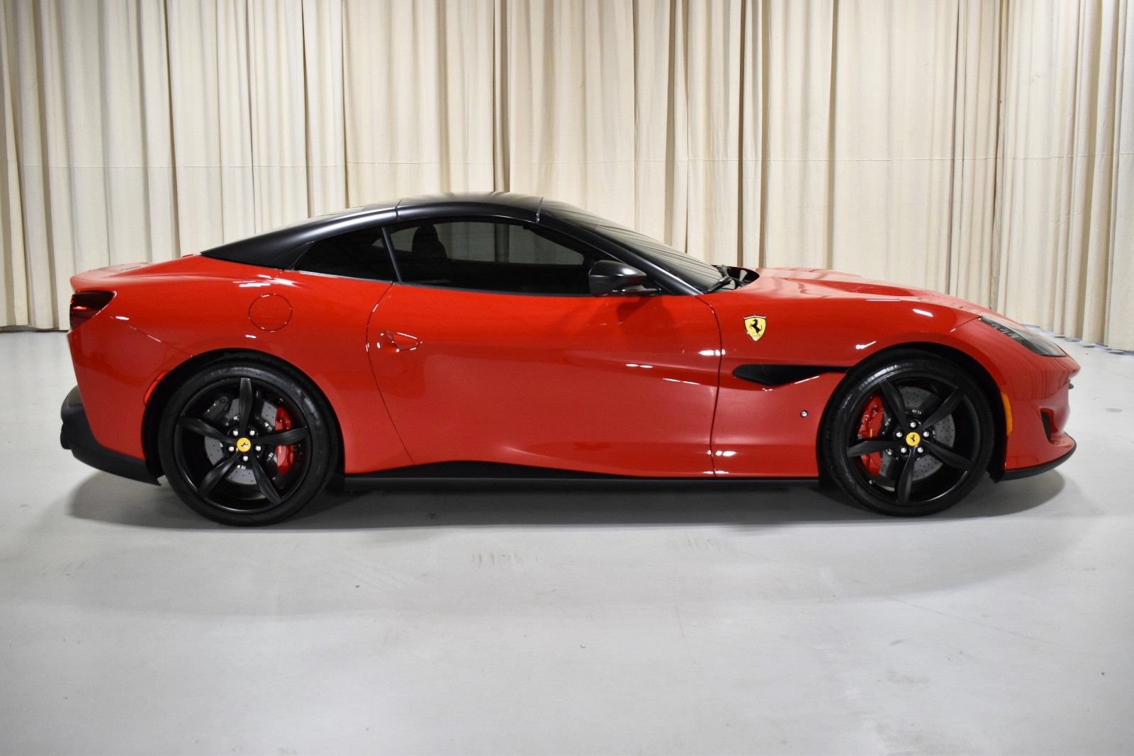 Used 2020 Ferrari Portofino RWD image 6