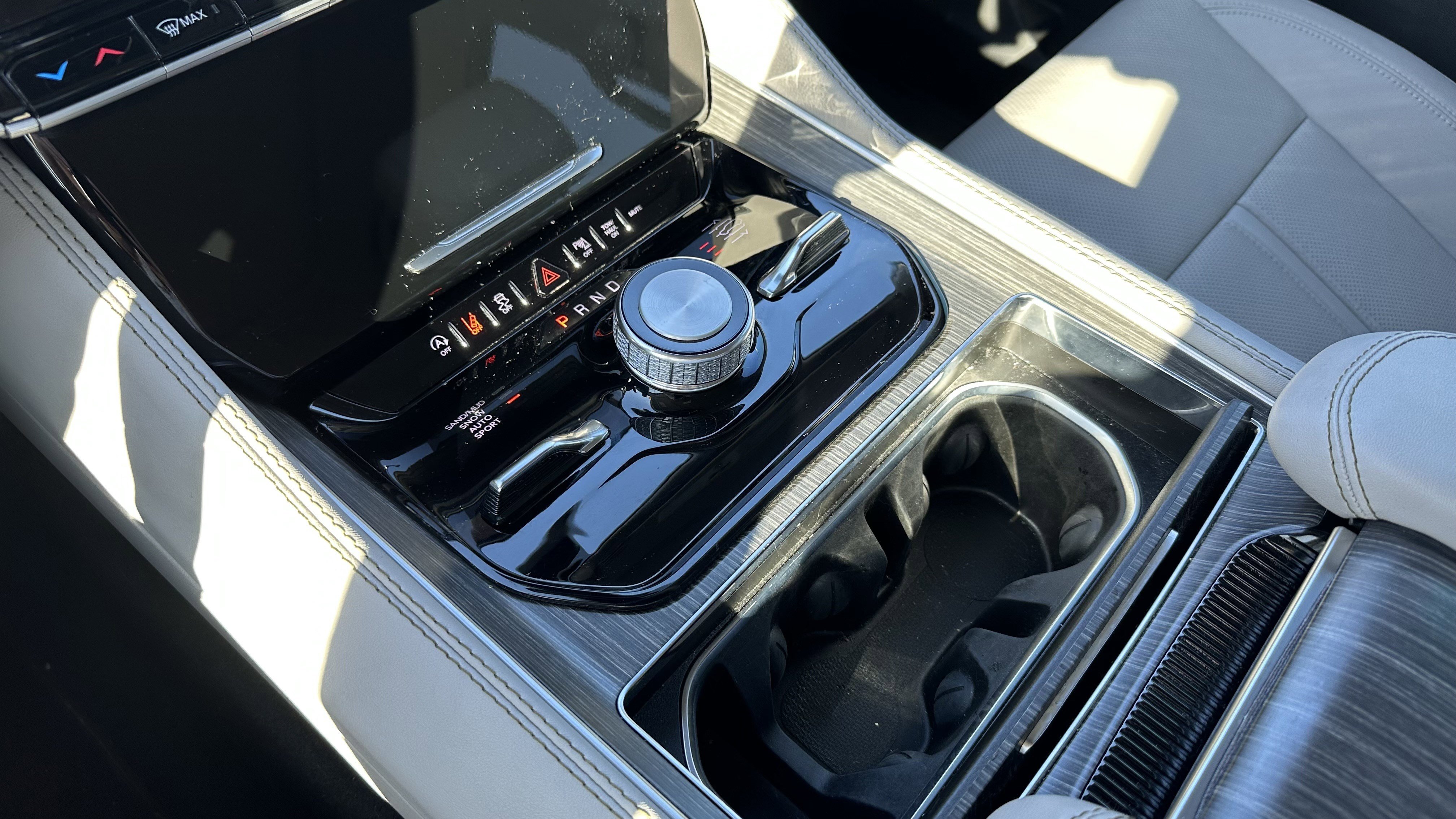 Used 2024 Jeep Wagoneer L Series III w/ Premium Group I image 27