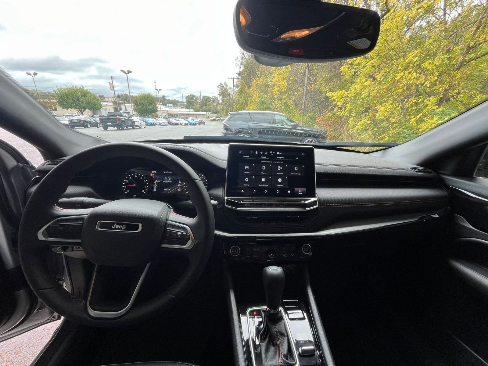 Used 2025 Jeep Compass Trailhawk image 29