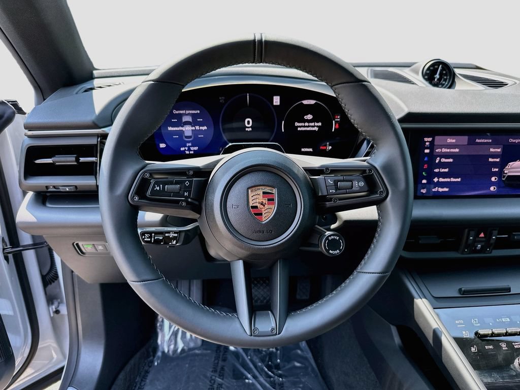 New 2026 Porsche Macan 4 Electric AWD/4WD image 12