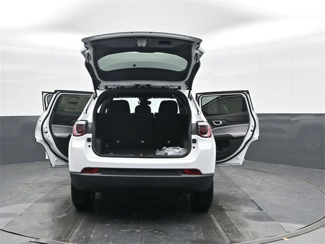 Used 2025 Jeep Compass Sport w/ Mopar Graphics Package image 44