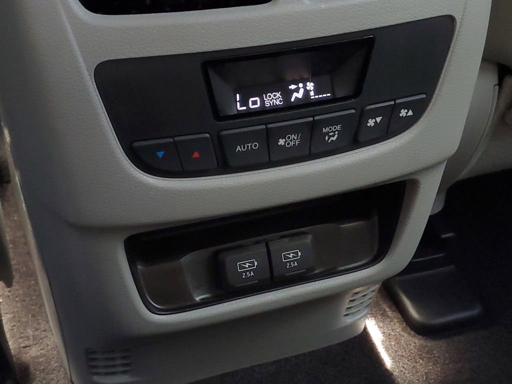 Used 2017 Acura MDX SH-AWD image 32