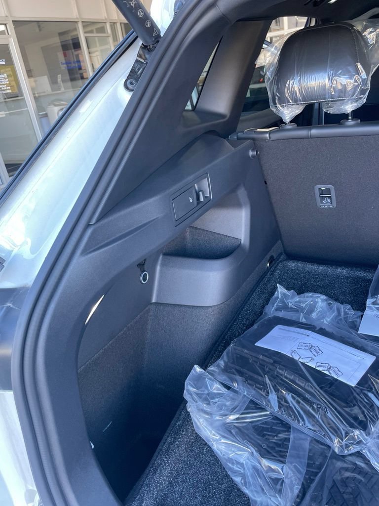 New 2026 Volkswagen Tiguan SE R-Line AWD/4WD image 13