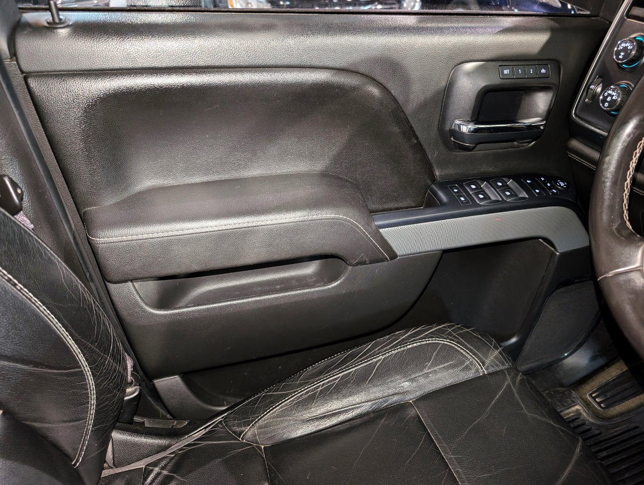 Used 2017 Chevrolet Silverado 1500 LTZ Z71 image 32