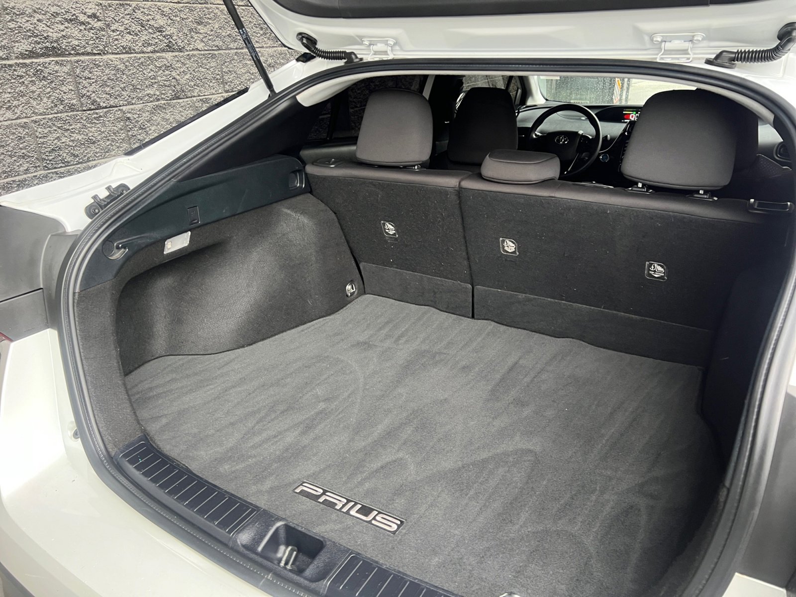 Used 2021 Toyota Prius LE w/ Carpet Mat Package (TMS) image 18