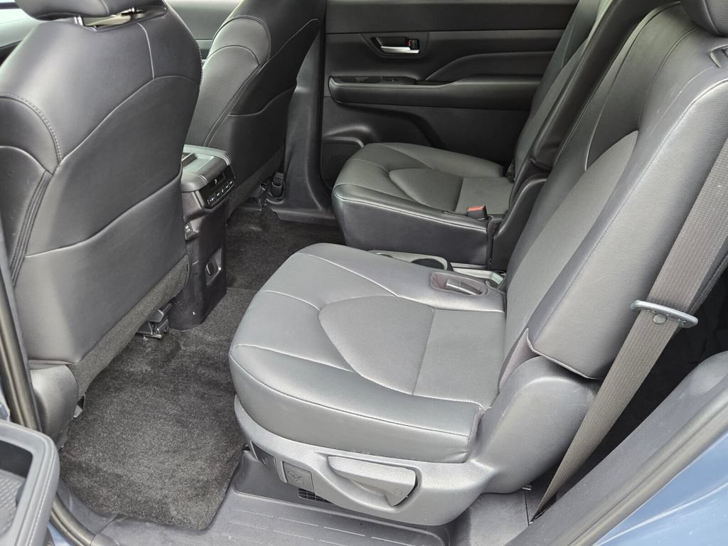 Used 2024 Toyota Grand Highlander AWD Hybrid image 12