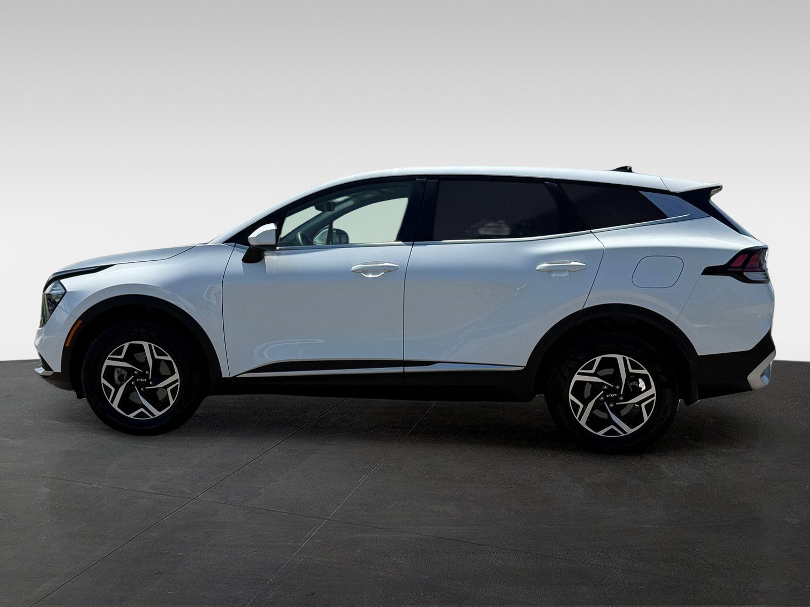 Used 2023 Kia Sportage LX AWD/4WD image 8