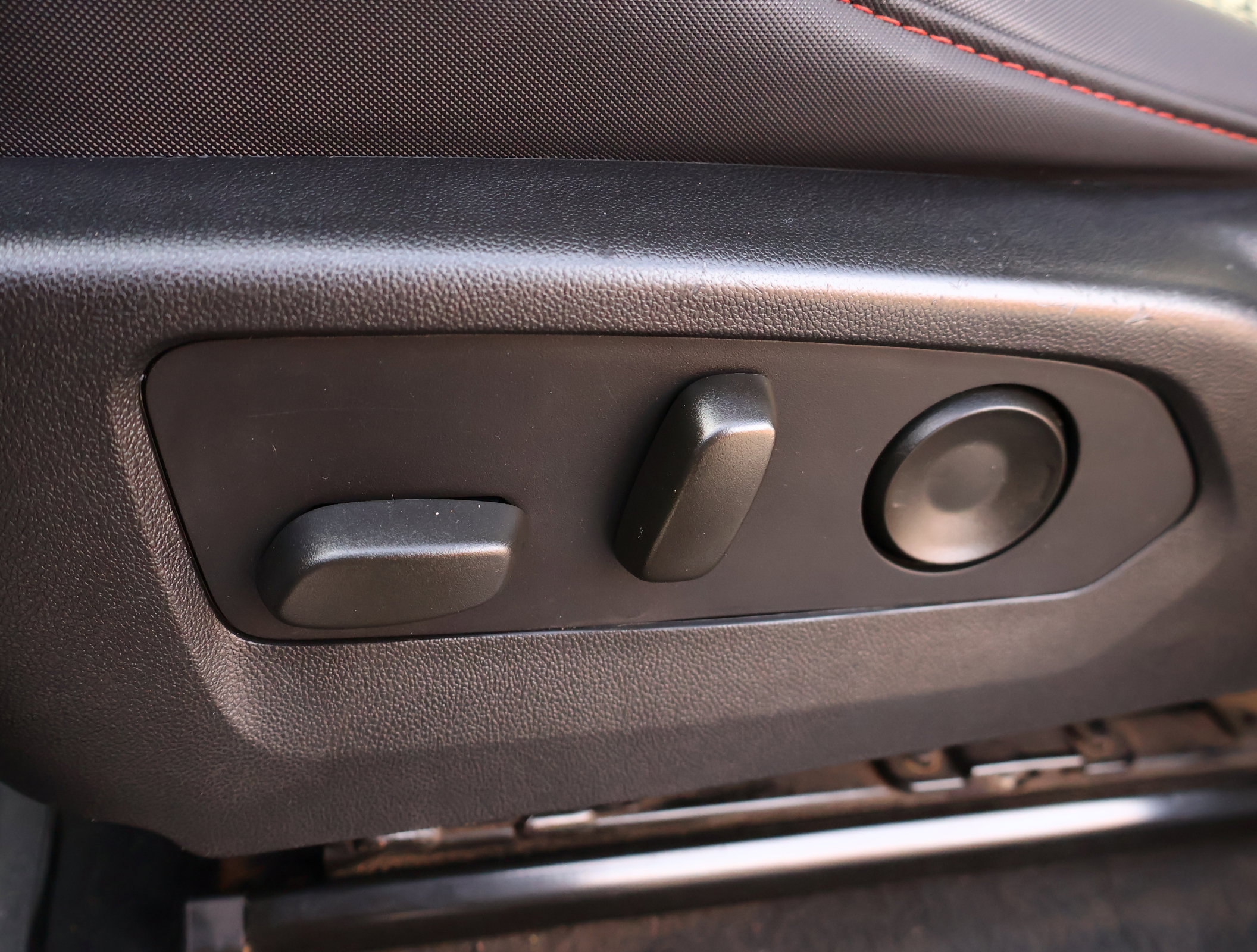 Used 2024 Chevrolet Colorado Z71 w/ Z71 Convenience Package 2 image 9