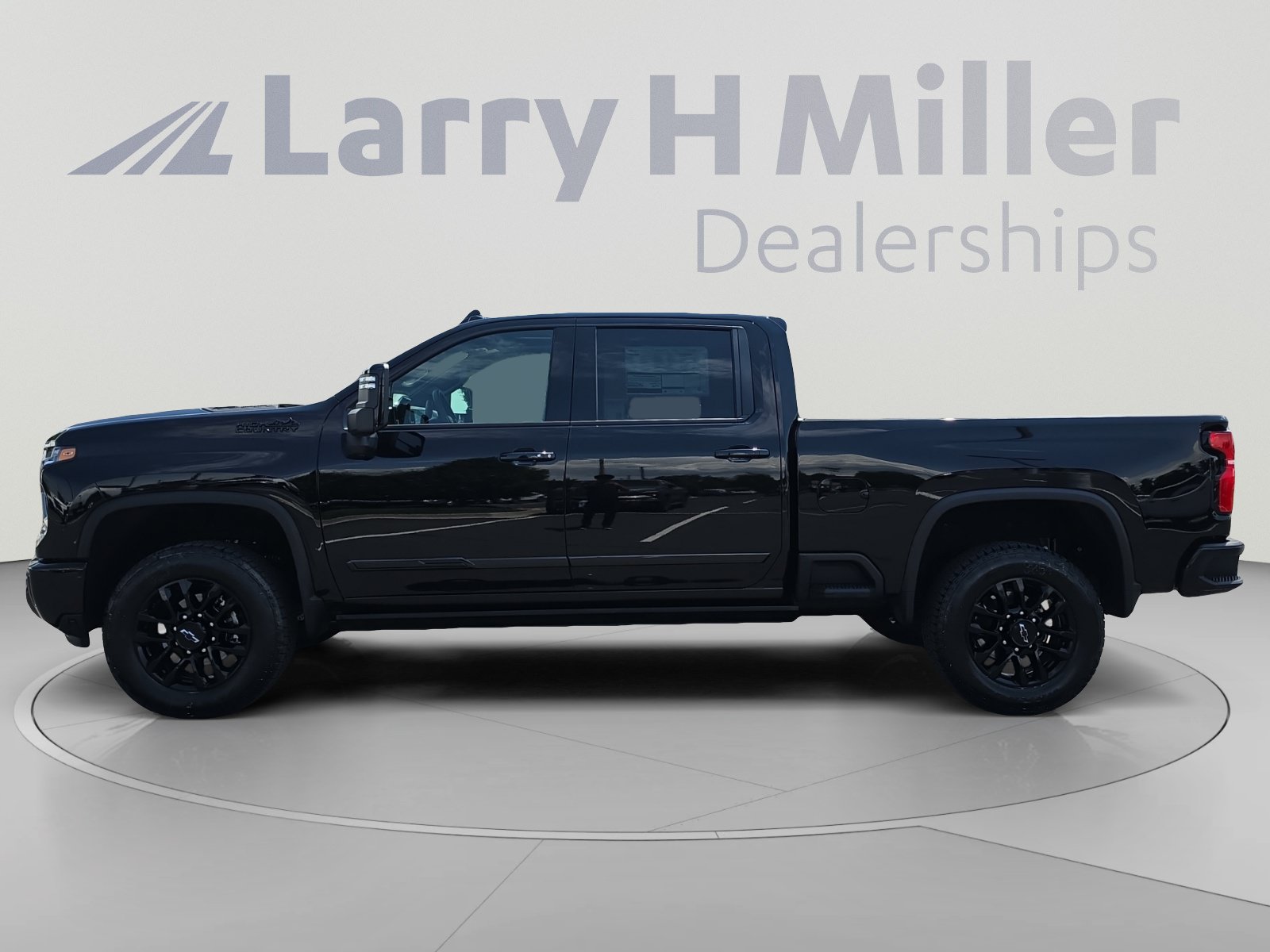 New 2026 Chevrolet Silverado 3500 High Country w/ High Country Premium Package AWD/4WD image 2