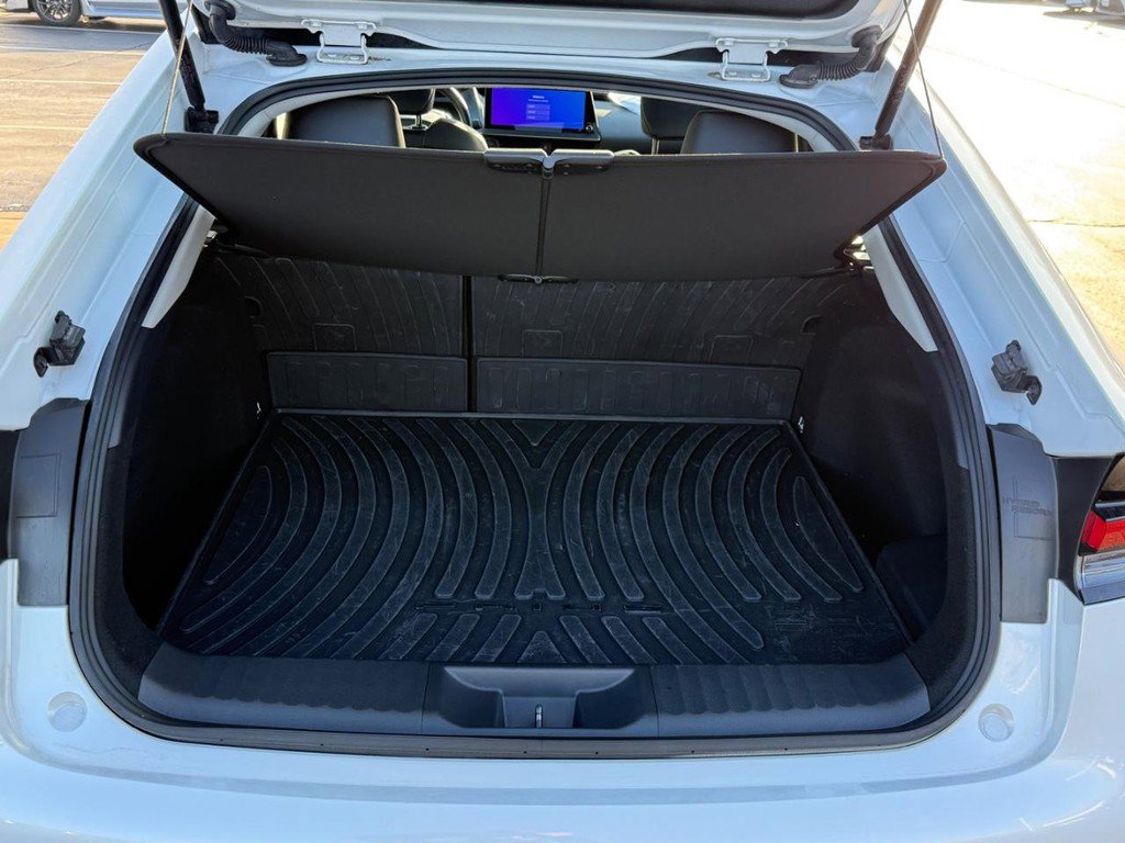 Used 2024 Toyota Prius XLE image 4