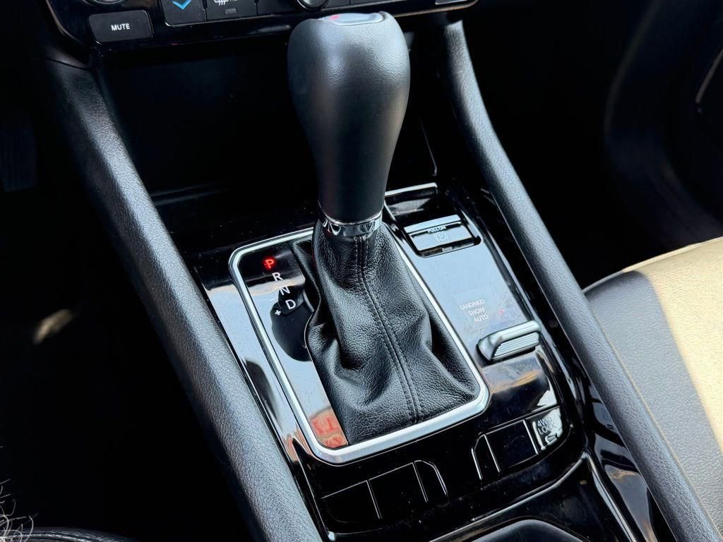 Used 2025 Jeep Compass Limited image 21