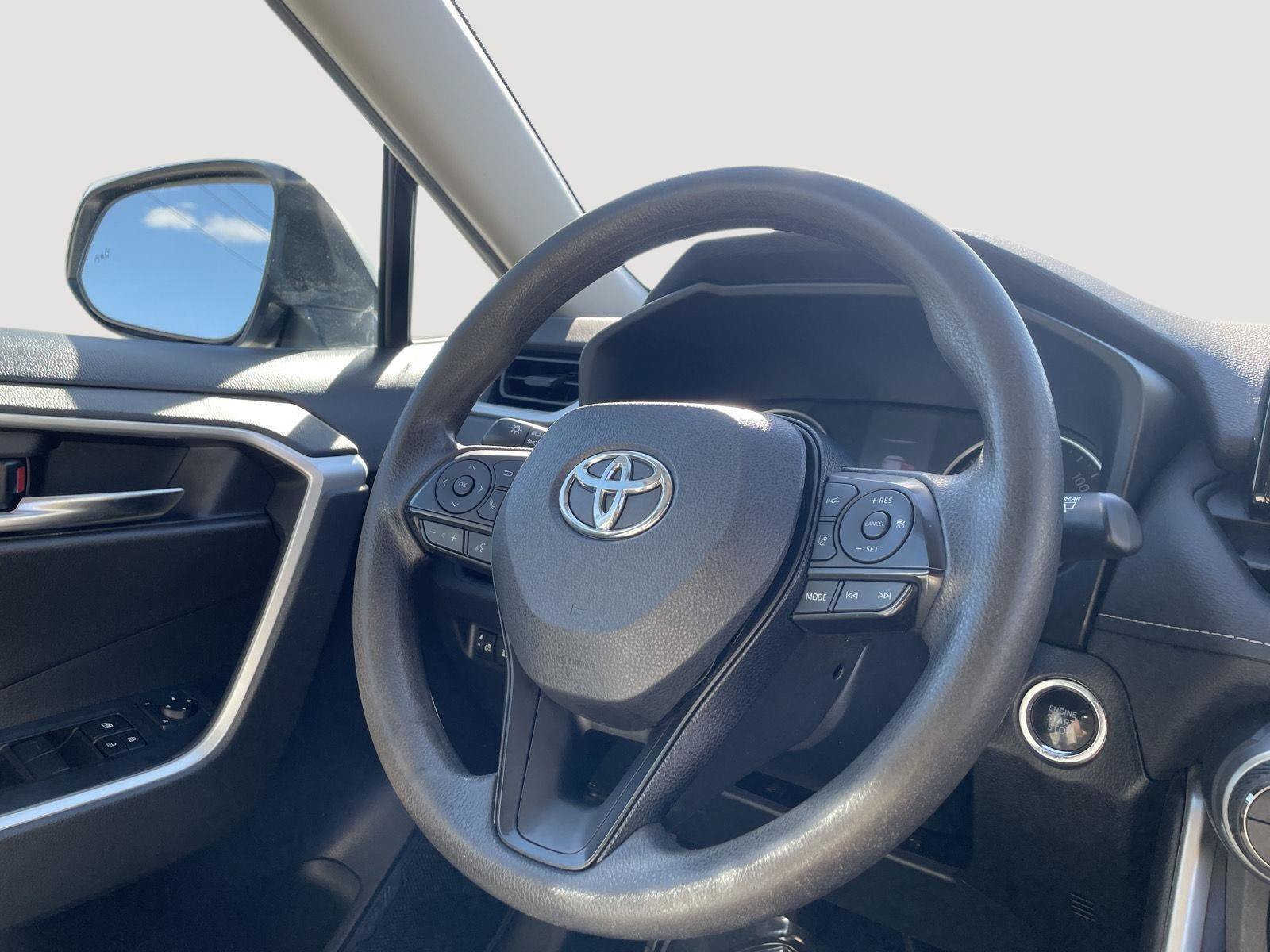 Used 2019 Toyota RAV4 XLE FWD image 19