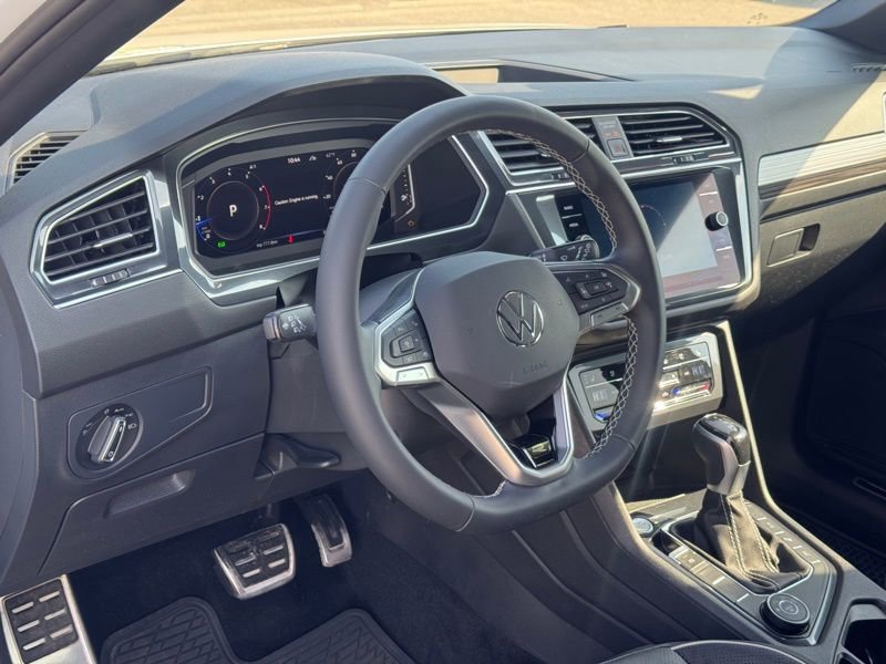 Used 2023 Volkswagen Tiguan SEL R-Line image 12