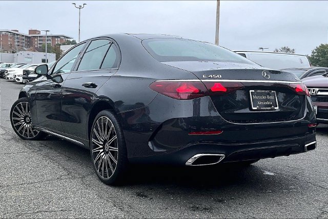 Used 2024 Mercedes-Benz E 450 4MATIC Sedan image 3