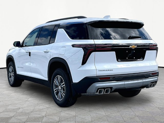 New 2027 Chevrolet Traverse LT FWD image 4
