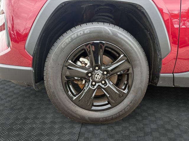 Used 2025 Toyota RAV4 XLE AWD/4WD image 13