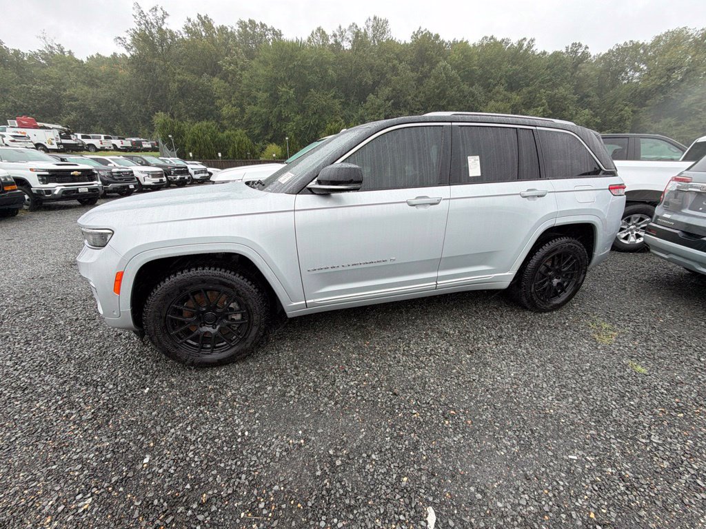 Used 2022 Jeep Grand Cherokee Summit AWD/4WD image 4