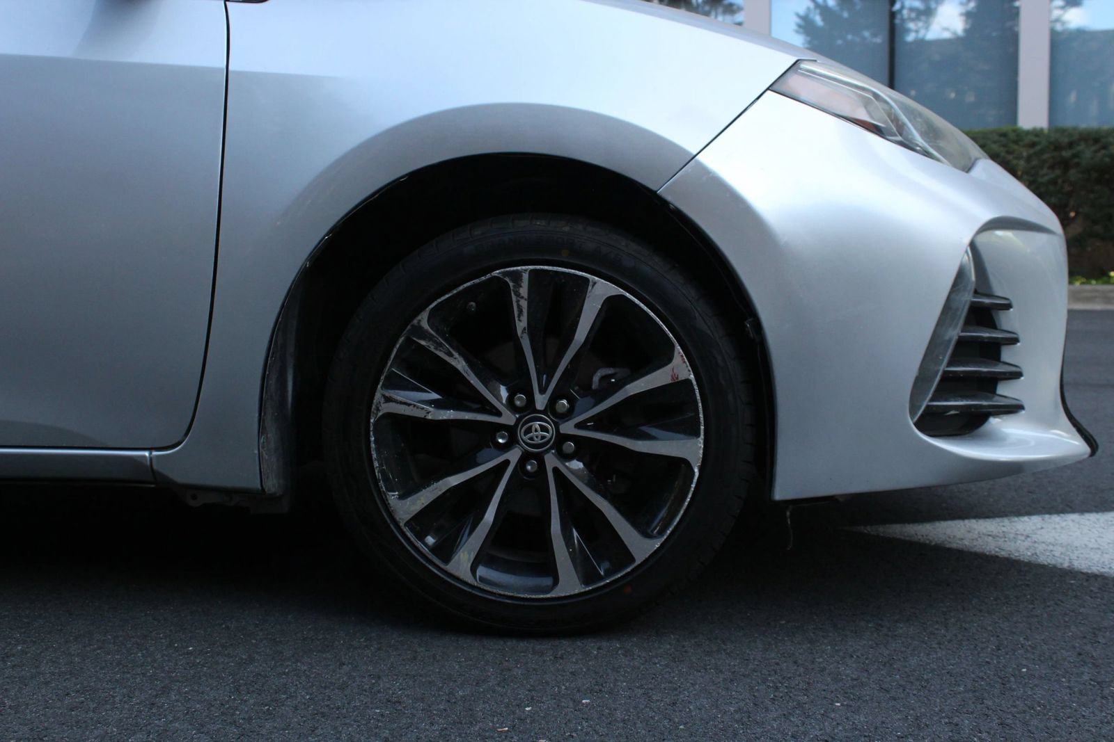Used 2017 Toyota Corolla SE FWD image 4