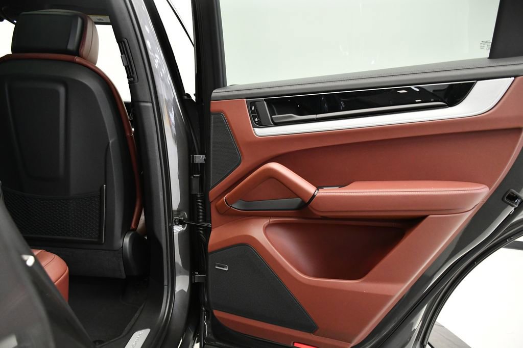 Certified 2025 Porsche Cayenne image 54