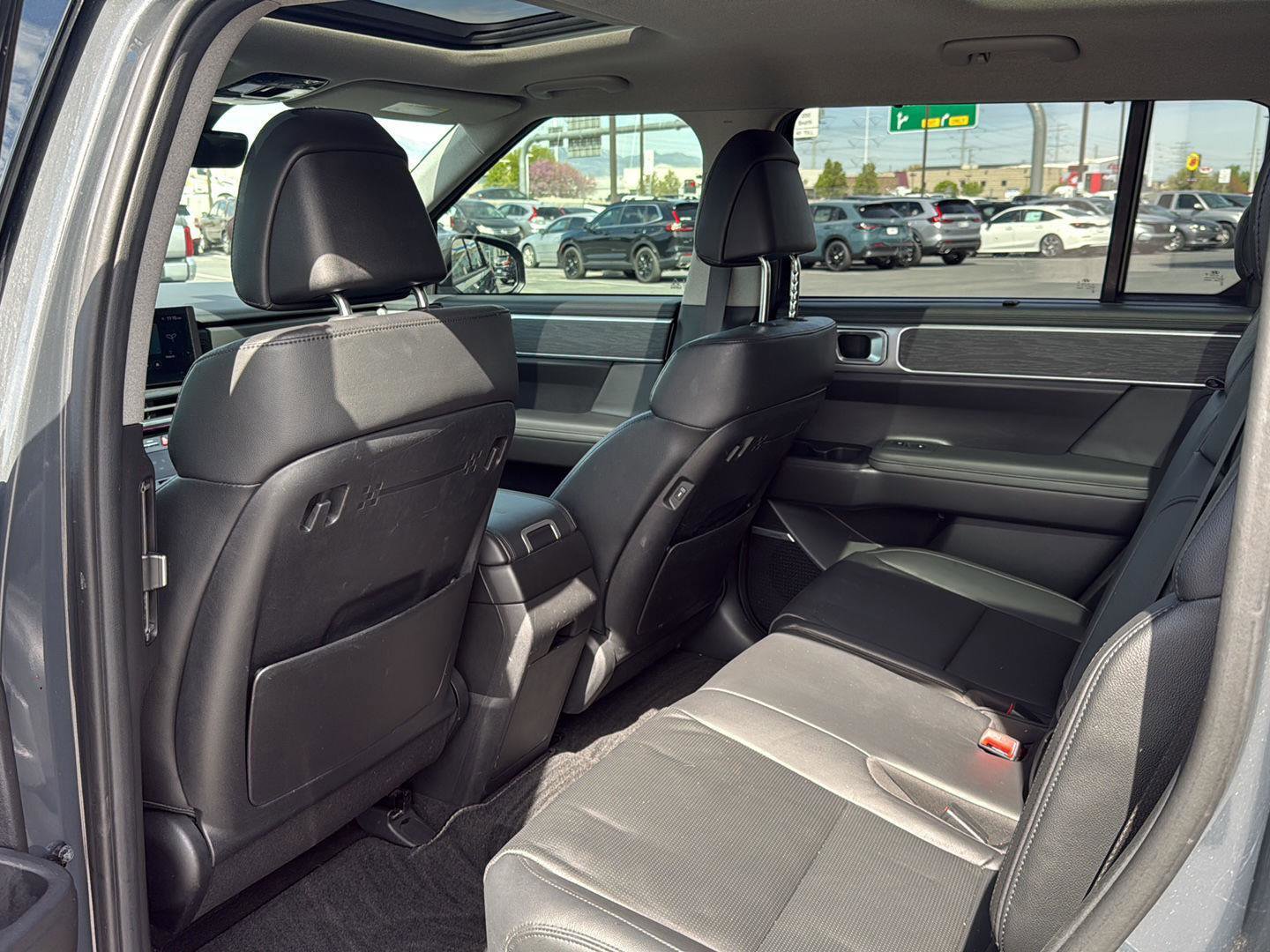 Used 2025 Hyundai Santa Fe Limited FWD image 25