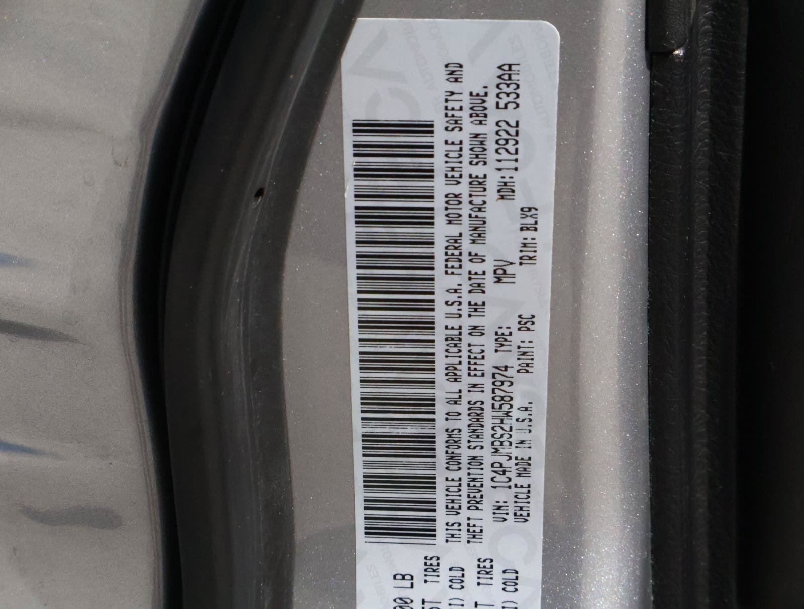 Used 2017 Jeep Cherokee Trailhawk AWD/4WD image 23