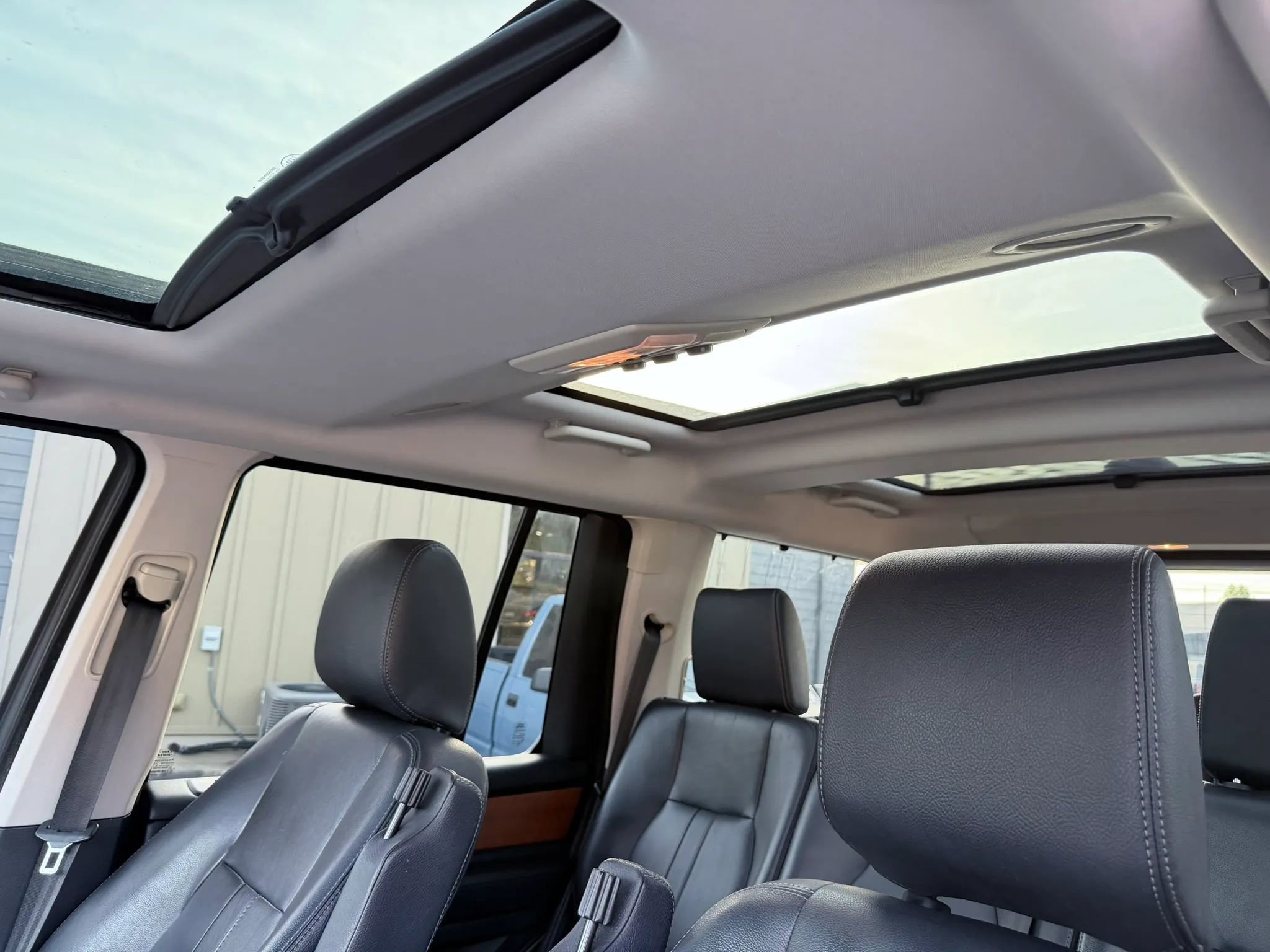 Used 2015 Land Rover LR4 HSE AWD/4WD image 41