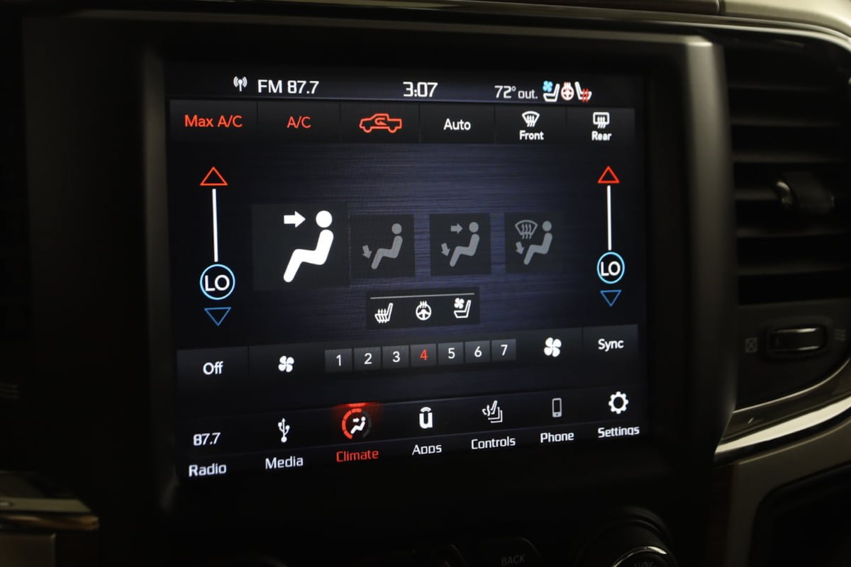 Used 2018 RAM 1500 Laramie w/ Convenience Group AWD/4WD image 27