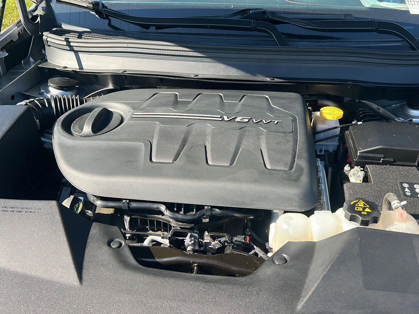 Used 2020 Jeep Cherokee Trailhawk AWD/4WD image 36