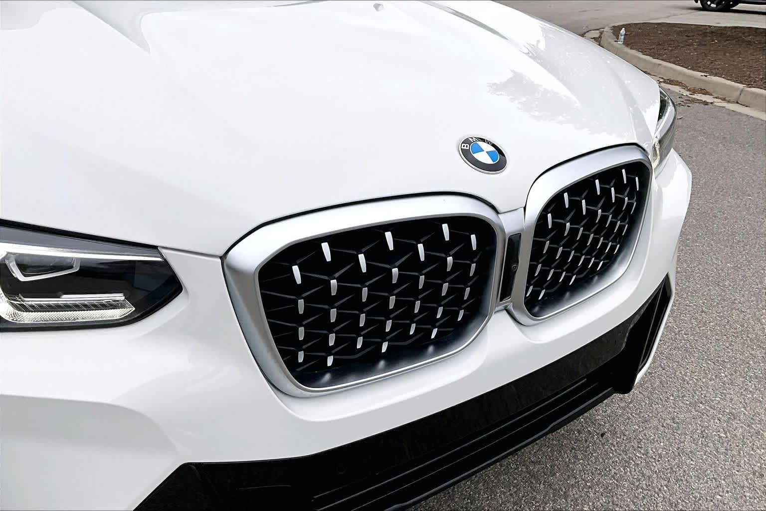 Certified 2025 BMW X4 xDrive30i AWD/4WD image 32