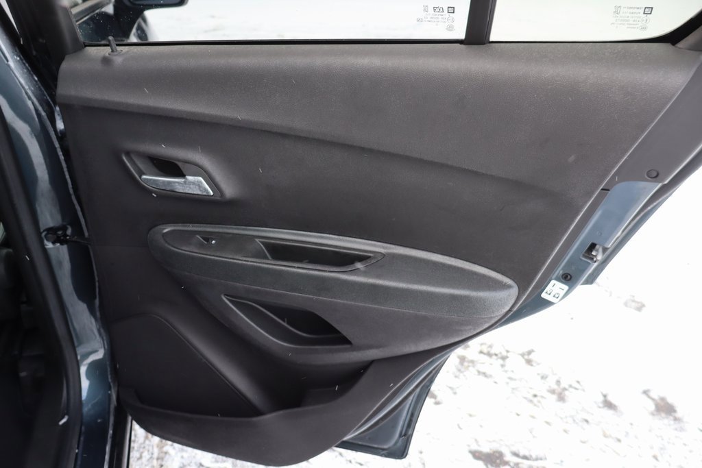 Used 2022 Chevrolet Trax LT w/ LT Convenience Package image 26