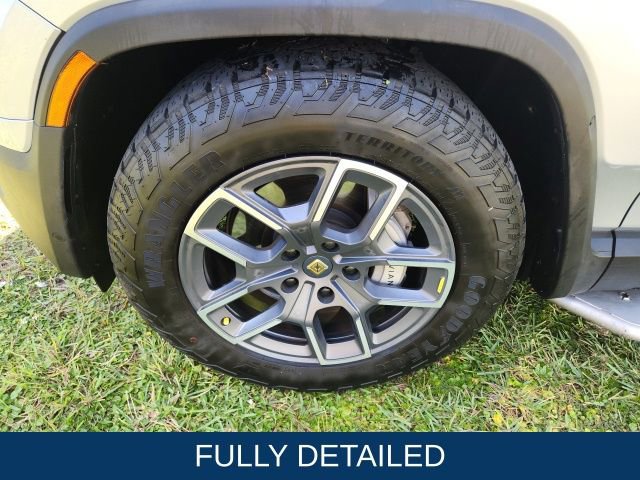 Used 2023 Rivian R1T Adventure image 9