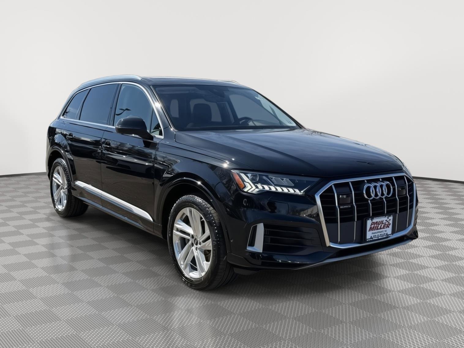 Used 2023 Audi Q7 3.0T Premium w/ Convenience Package image 3