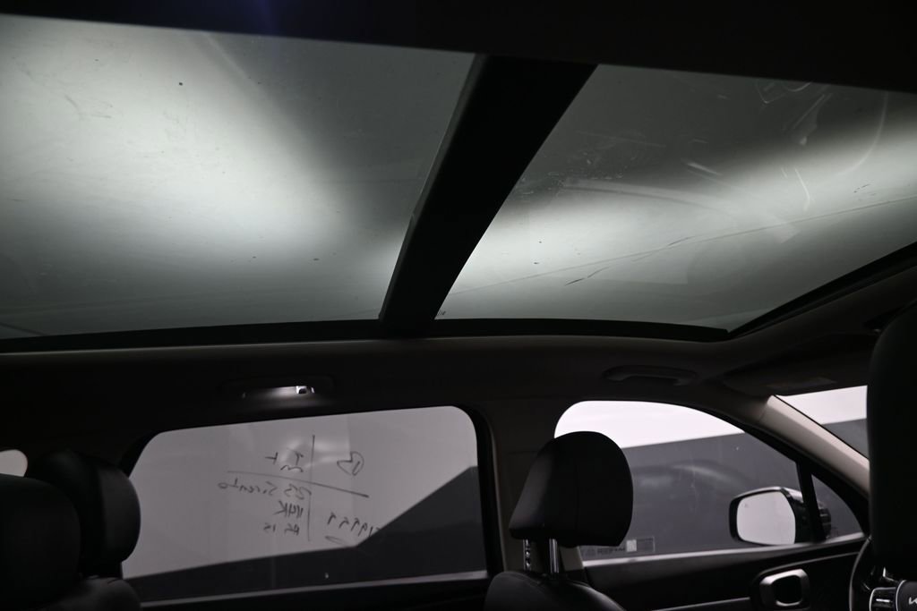 Used 2023 Kia Sorento S w/ Panoramic Sunroof Package FWD image 4