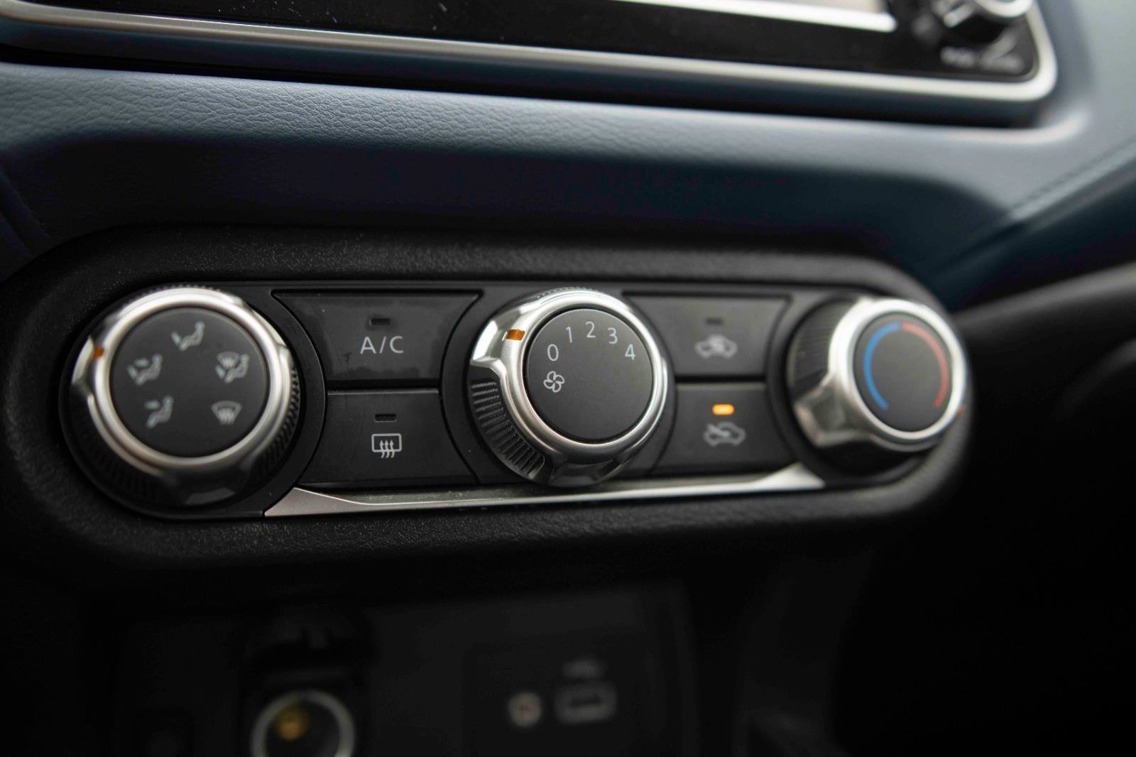 Used 2023 Nissan Versa SV image 9