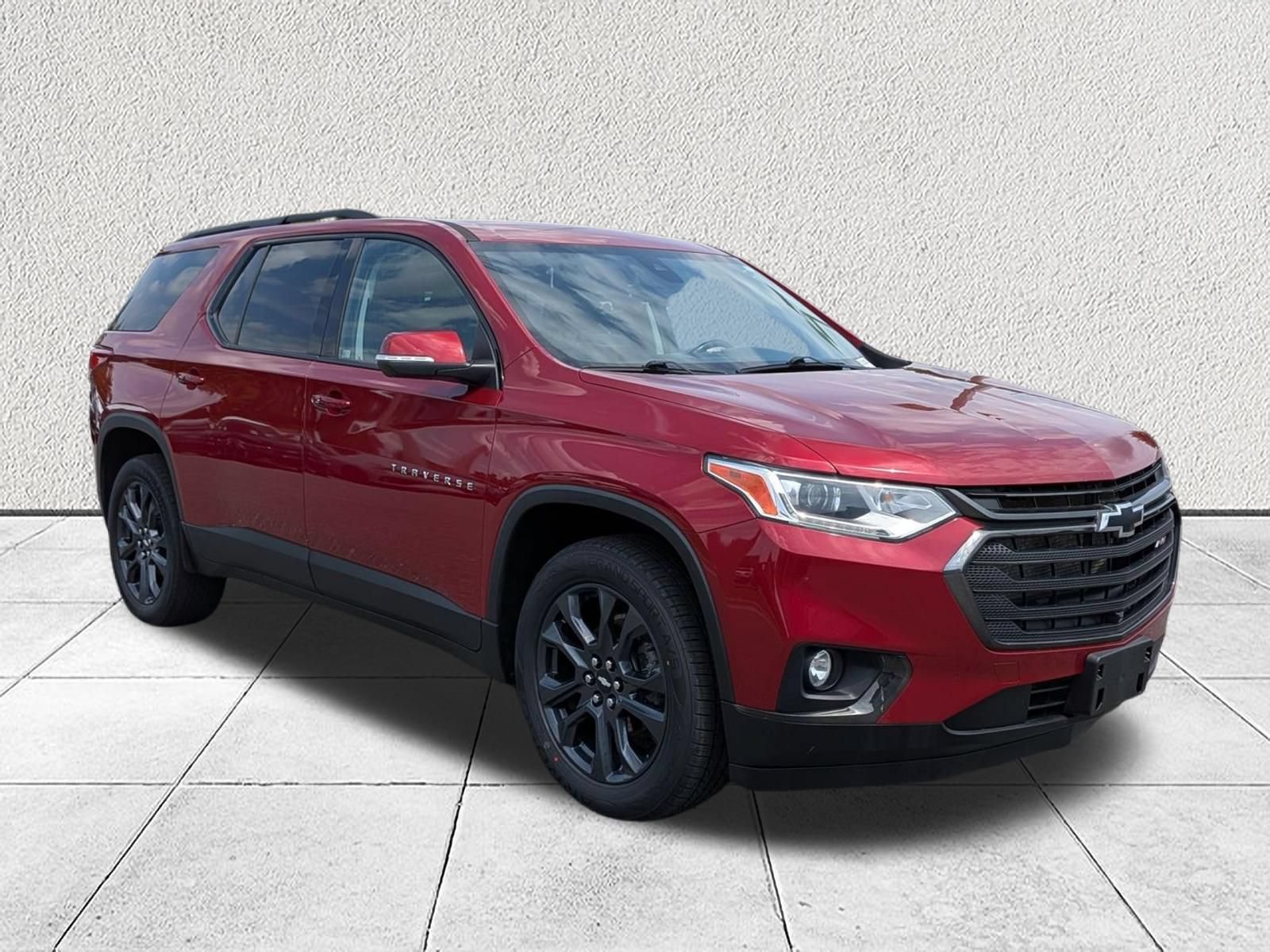 Used 2021 Chevrolet Traverse RS FWD image 1