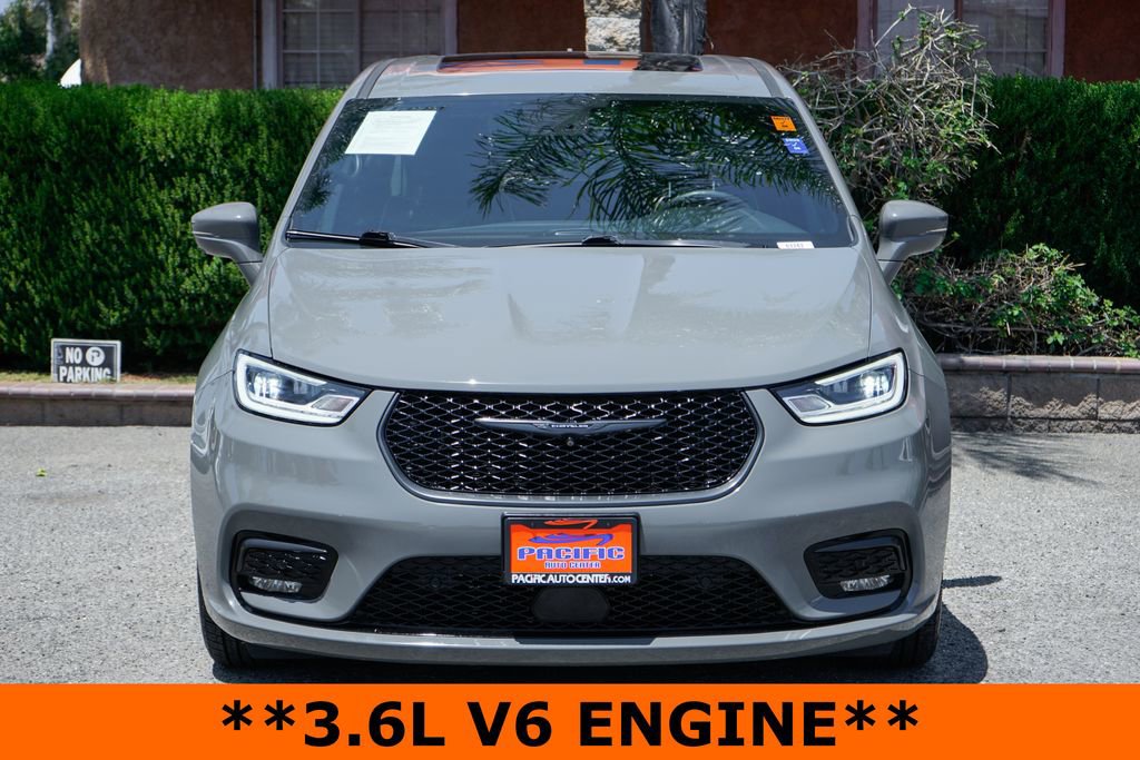 Used 2022 Chrysler Pacifica Limited w/ S Appearance Package FWD image 3