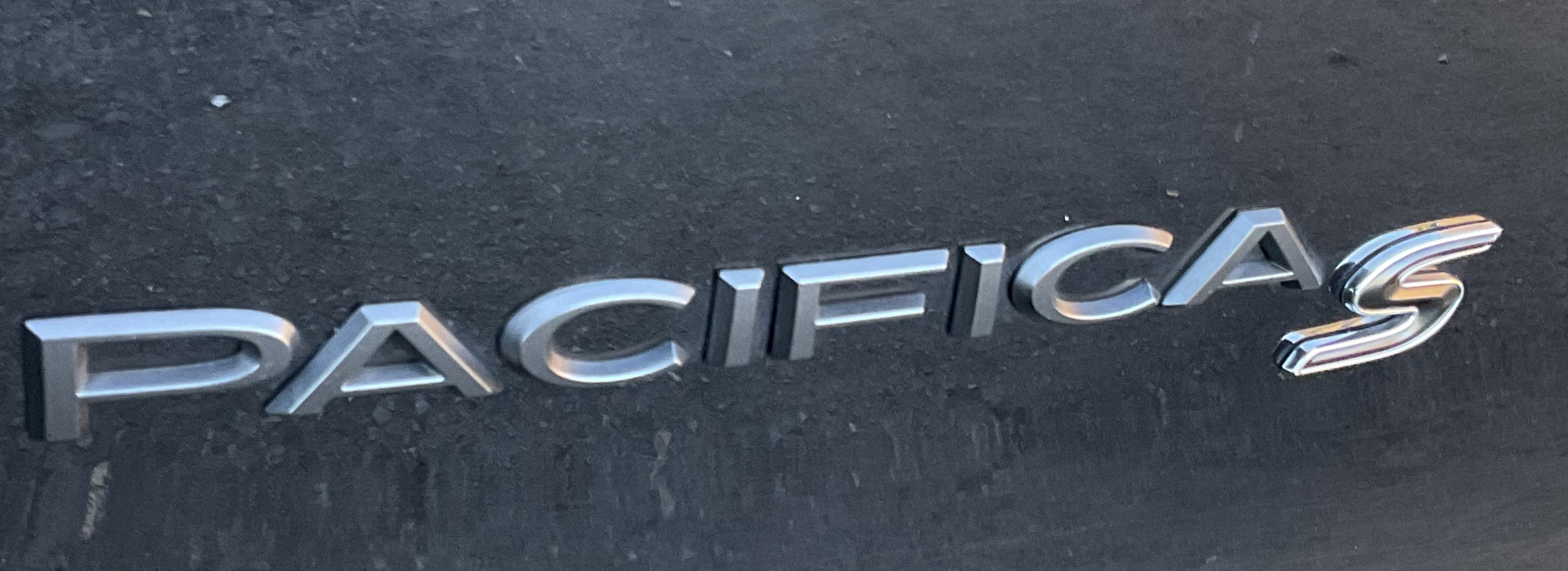 Used 2025 Chrysler Pacifica Limited FWD image 7
