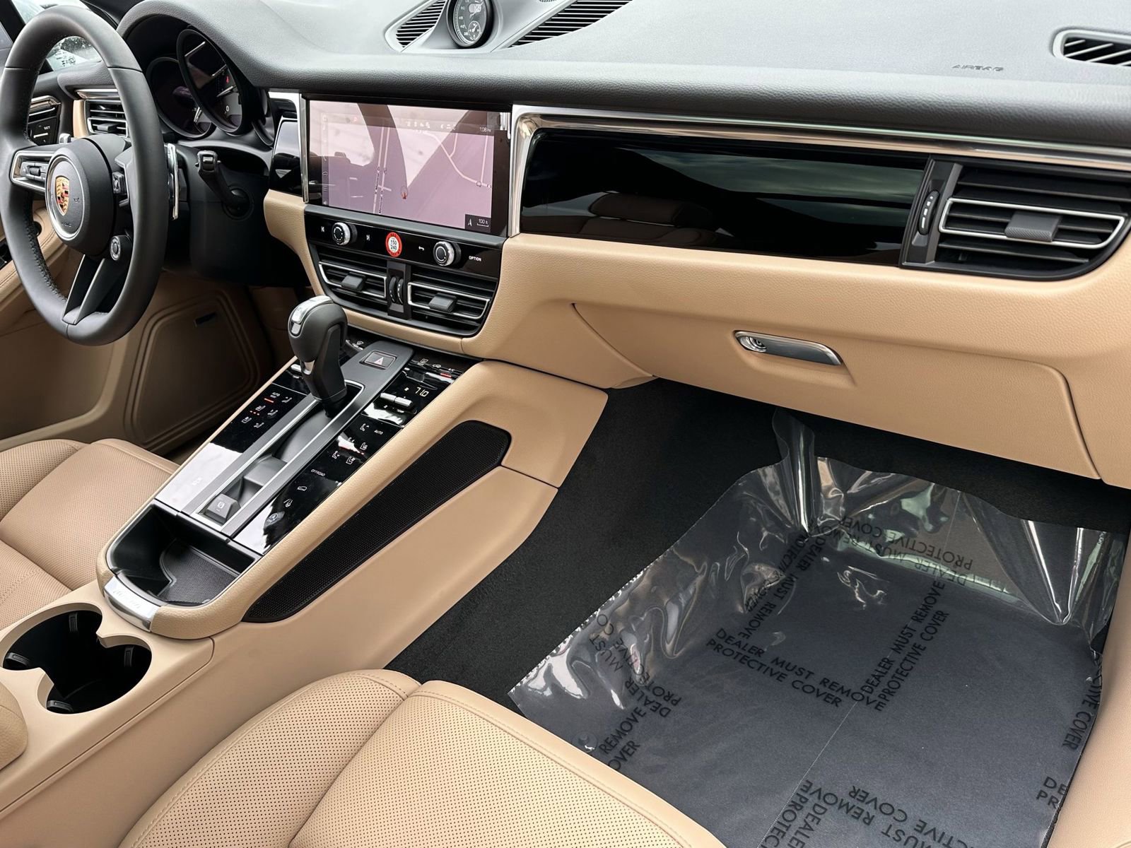 Certified 2026 Porsche Macan image 21