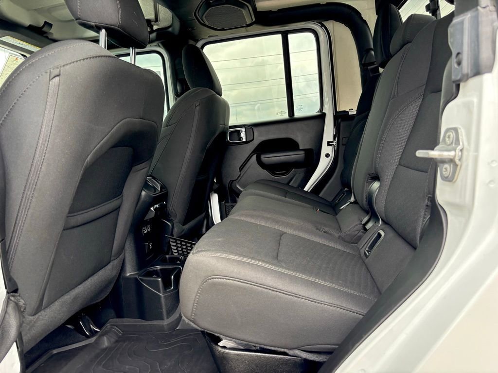 Used 2022 Jeep Gladiator Willys image 22