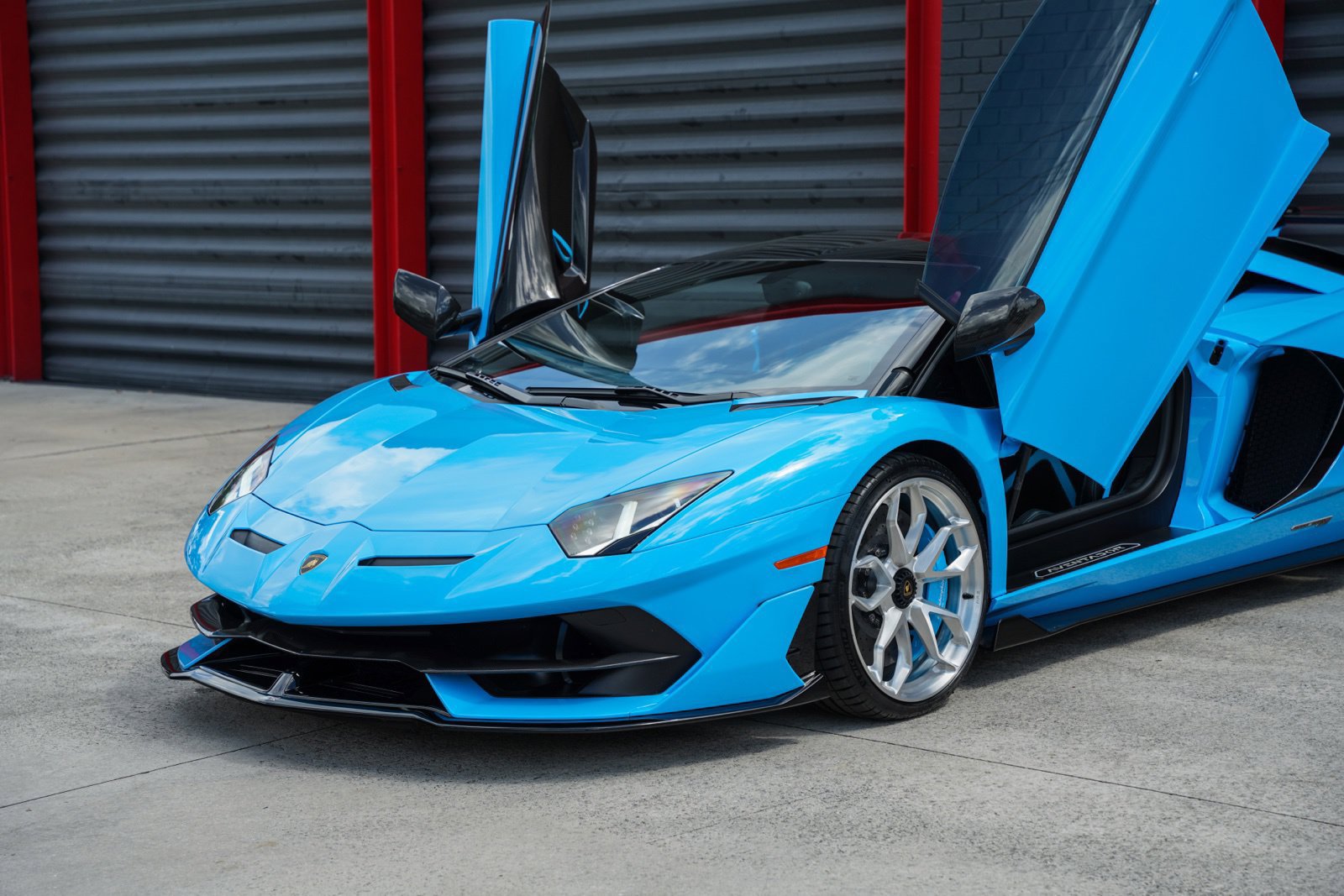 Used 2021 Lamborghini Aventador SVJ AWD/4WD image 2