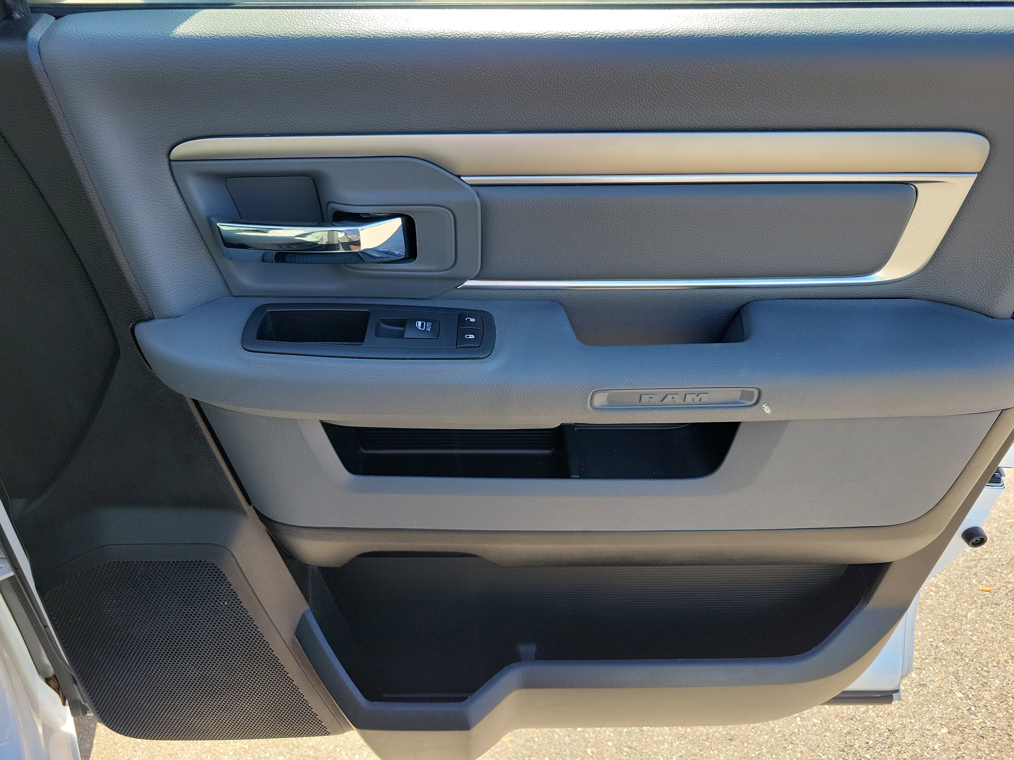 Used 2019 RAM 1500 Classic SLT image 10