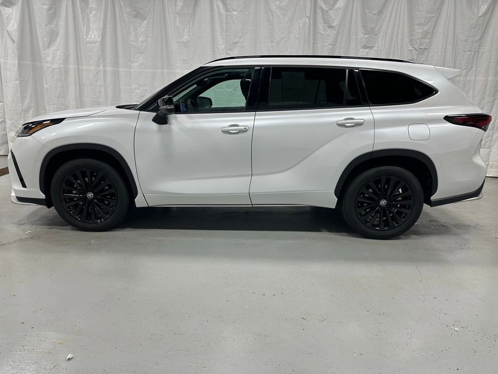 Used 2025 Toyota Highlander XSE image 4
